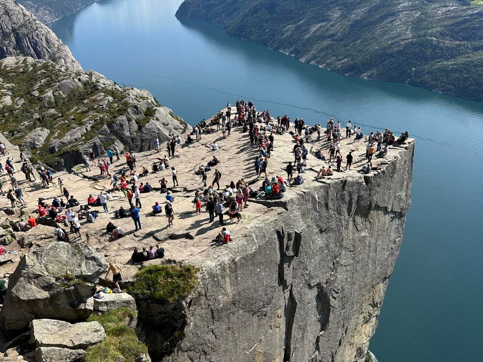 Hiking Preikestolen