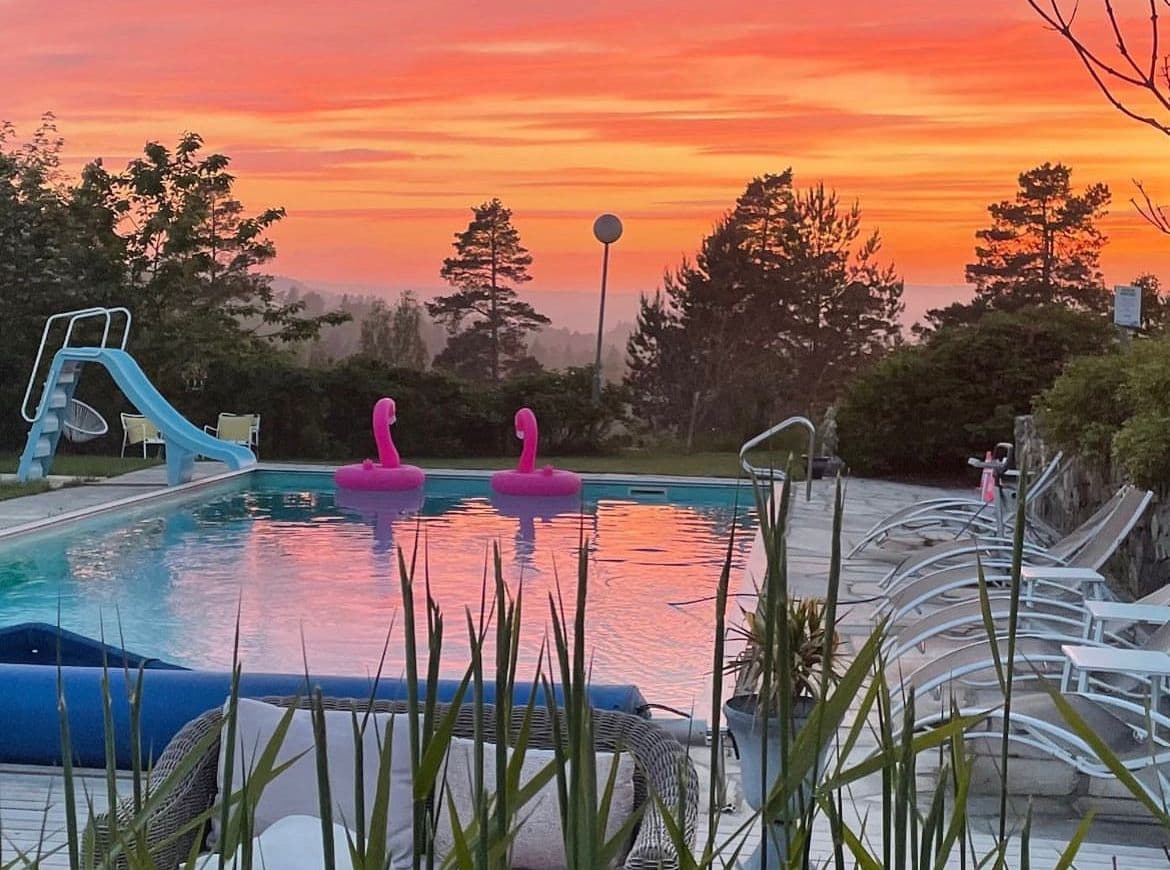 Basseng i solnedgang