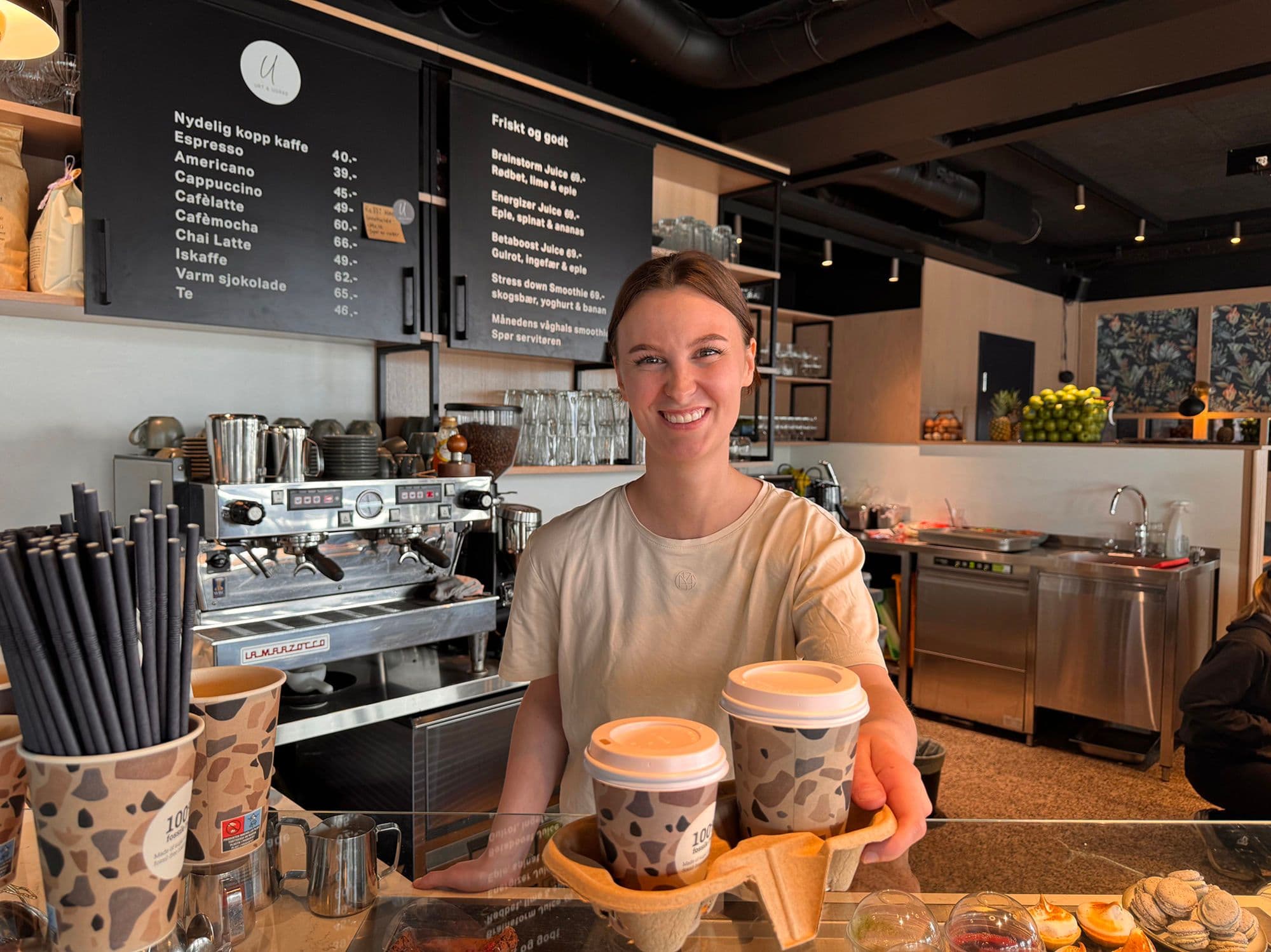 På Urt & Ugras kan du nyte kaffien - eller ta med!